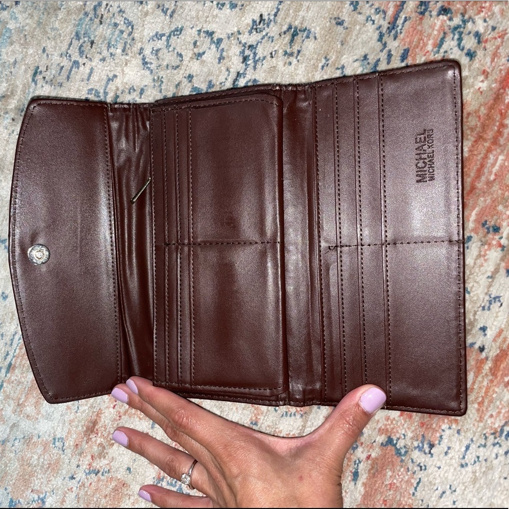 Wallets sold separately - Picture 7 of 8